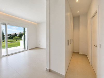 2 Bedroom Ground Floor Apartment in Los Flamingos - Image 5