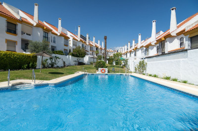 3 Bedroom Townhouse in Estepona - Image 1