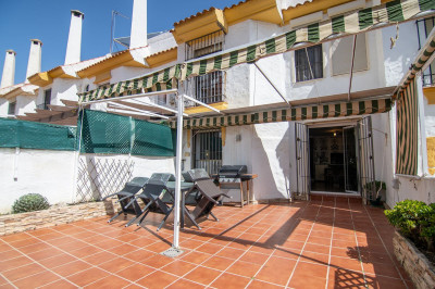 3 Bedroom Townhouse in Estepona - Image 2