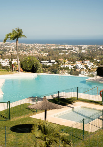 3 Bedroom Ground Floor Apartment in Benahavís - Image 2