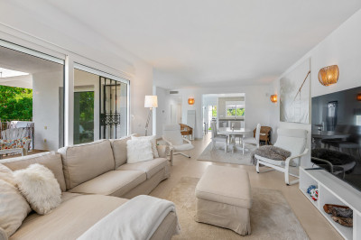4 Bedroom Semi-Detached House in Hacienda Las Chapas - Image 2