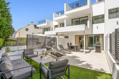 4 Bedroom Townhouse in Estepona - Image 1
