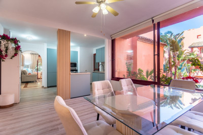 3 Bedroom Middle Floor Apartment in Elviria - Image 2