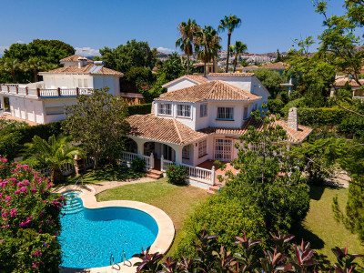 5 Bedroom Detached Villa in Calahonda - Image 2