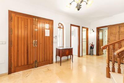 5 Bedroom Detached Villa in Calahonda - Image 5