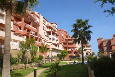 3 Bedroom Ground Floor Apartment in La Duquesa - Image 1