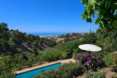 3 Bedroom Detached Villa in Estepona - Image 1