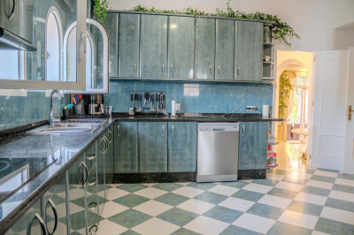 6 Bedroom Detached Villa in Benahavís - Image 5