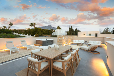 5 Bedroom Detached Villa in Nueva Andalucía - Image 5