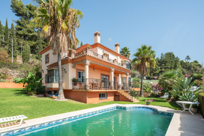 4 Bedroom Detached Villa in Marbella - Image 1