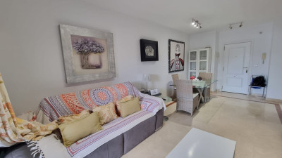 2 Bedroom Middle Floor Apartment in San Luis de Sabinillas - Image 2