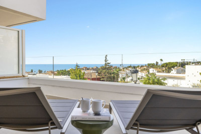 2 Bedroom Ground Floor Apartment in Estepona - Image 2