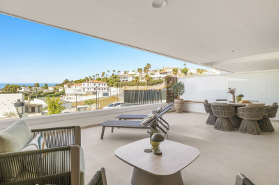 2 Bedroom Ground Floor Apartment in Estepona - Image 3