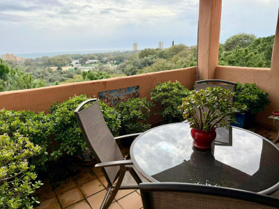 2 Bedroom Middle Floor Apartment in Elviria - Image 1