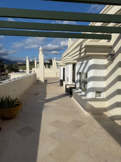 3 Bedroom Penthouse in Nueva Andalucía - Image 4