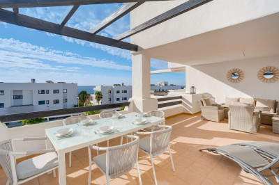 2 Bedroom Middle Floor Apartment in Casares Playa - Image 2