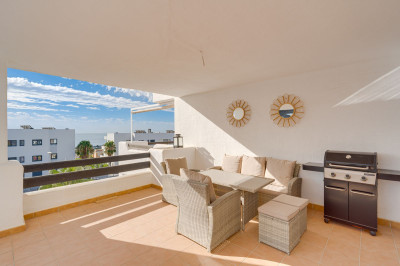 2 Bedroom Middle Floor Apartment in Casares Playa - Image 3