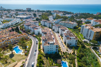 2 Bedroom Middle Floor Apartment in Calahonda - Image 2