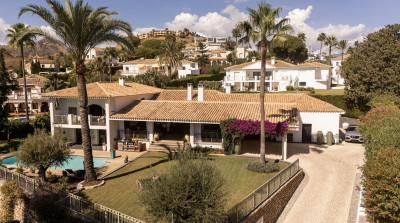 5 Bedroom Detached Villa in El Paraiso - Image 1