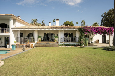 5 Bedroom Detached Villa in El Paraiso - Image 3