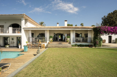 5 Bedroom Detached Villa in El Paraiso - Image 4