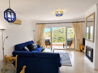 3 Bedroom Middle Floor Apartment in Calahonda - Image 3