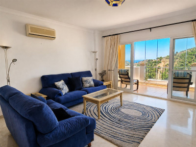 3 Bedroom Middle Floor Apartment in Calahonda - Image 4