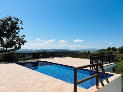 4 Bedroom Detached Villa in Mijas - Image 1