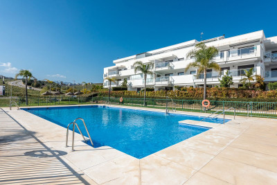 2 Bedroom Middle Floor Apartment in La Cala de Mijas - Image 4