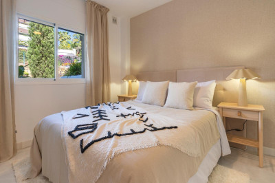 2 Bedroom Middle Floor Apartment in Nueva Andalucía - Image 4