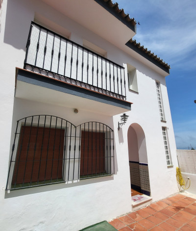 4 Bedroom Semi-Detached House in Manilva - Image 5