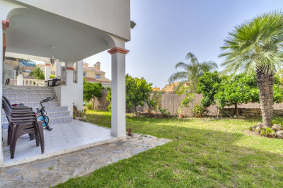 5 Bedroom Detached Villa in Marbella - Image 2