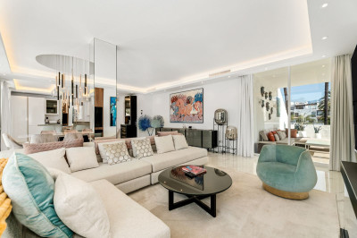 4 Bedroom Penthouse Duplex in Puerto Banús - Image 2