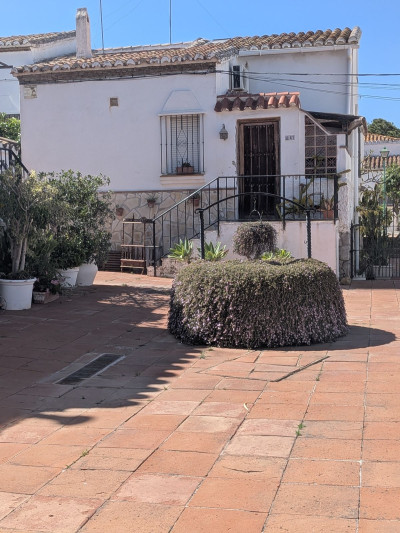 2 Bedroom Townhouse in Marbella - Image 1