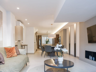 2 Bedroom Ground Floor Apartment in Marbella - Image 4