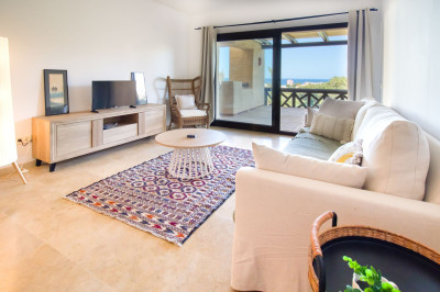 2 Bedroom Middle Floor Apartment in La Duquesa - Image 2