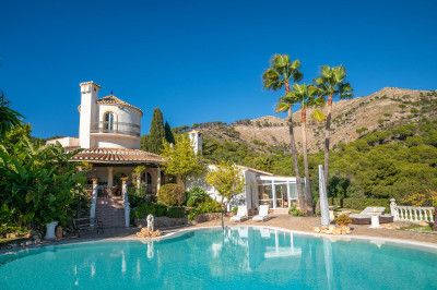 6 Bedroom Detached Villa in Mijas - Image 3
