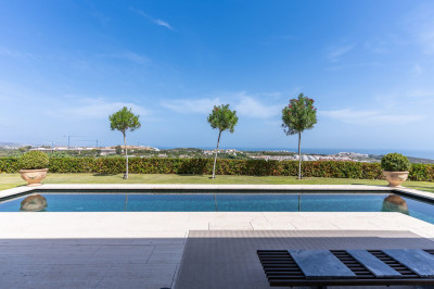 4 Bedroom Ground Floor Apartment in Casares - Image 2