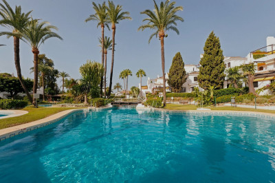 2 Bedroom Middle Floor Apartment in Nueva Andalucía - Image 1