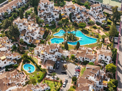 2 Bedroom Middle Floor Apartment in Nueva Andalucía - Image 2
