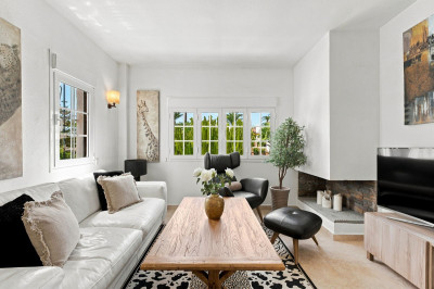2 Bedroom Middle Floor Apartment in Nueva Andalucía - Image 5