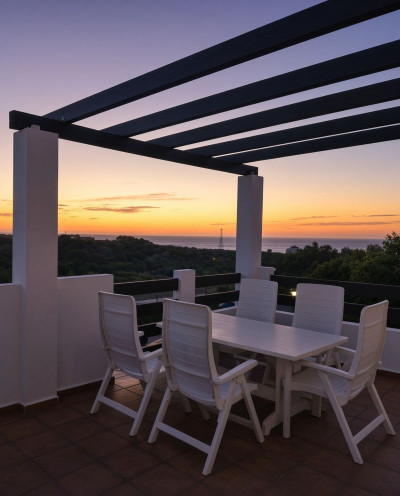 2 Bedroom Middle Floor Apartment in La Duquesa - Image 3