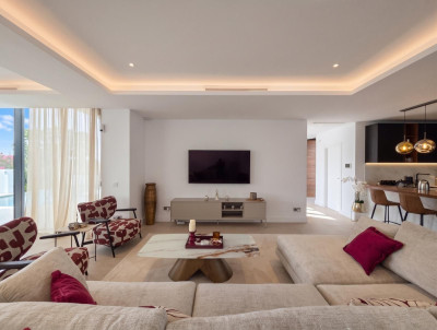 4 Bedroom Detached Villa in El Paraiso - Image 3