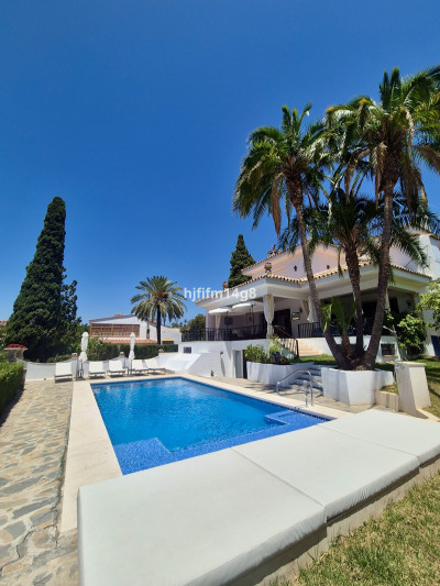 3 Bedroom Detached Villa in La Campana - Image 1