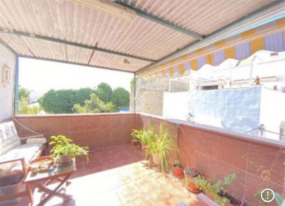 2 Bedroom Middle Floor Apartment in Marbella - Image 2