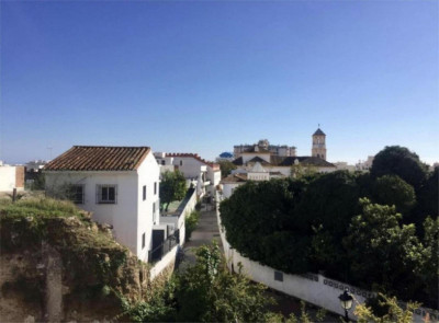 2 Bedroom Middle Floor Apartment in Marbella - Image 3