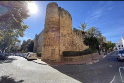 2 Bedroom Middle Floor Apartment in Marbella - Image 4