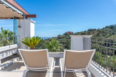 3 Bedroom Penthouse in La Mairena - Image 3
