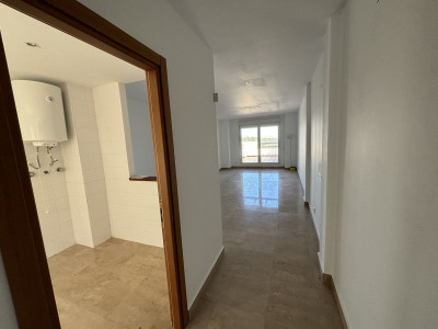 2 Bedroom Middle Floor Apartment in La Duquesa - Image 2