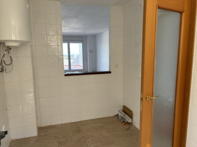2 Bedroom Middle Floor Apartment in La Duquesa - Image 3